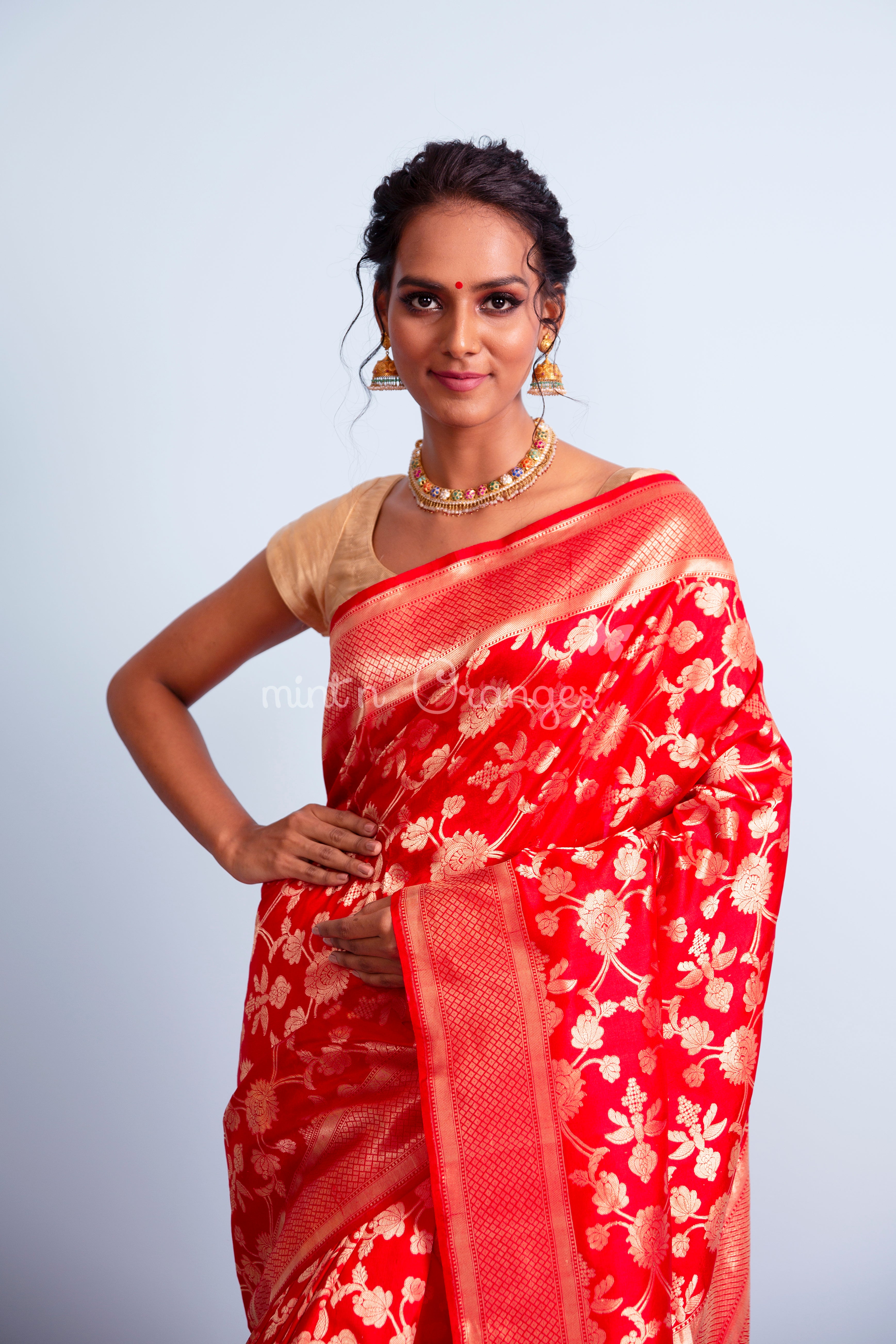 dB DESH BIDESH Women`s Traditional Bengal Tant Woven Lal Paar Sada Design  Pure Handloom Cotton Saree Without Blouse Piece (Red White)